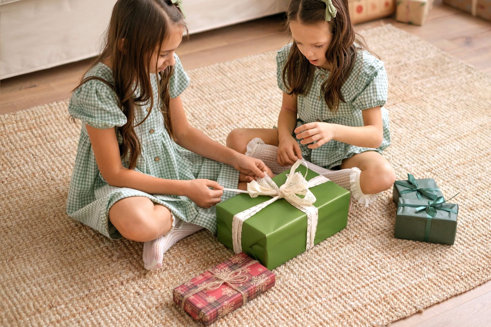 Παιδικό δώρο για επίσκεψη σε σπίτι: Τι να πάρω σε φίλους και συγγενείς