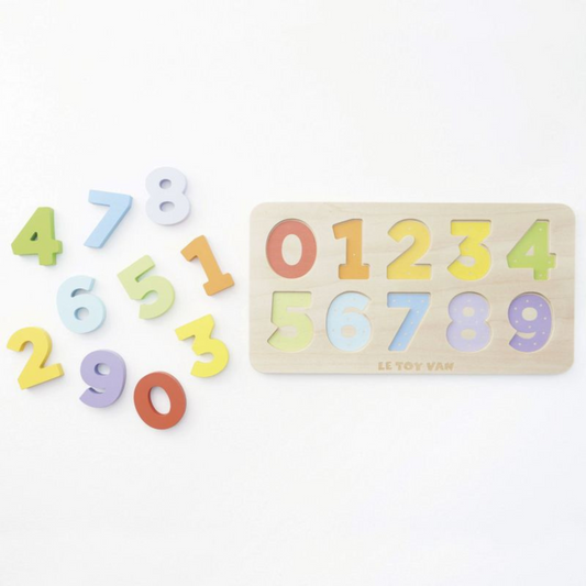 Children's wooden puzzle game with Numbers