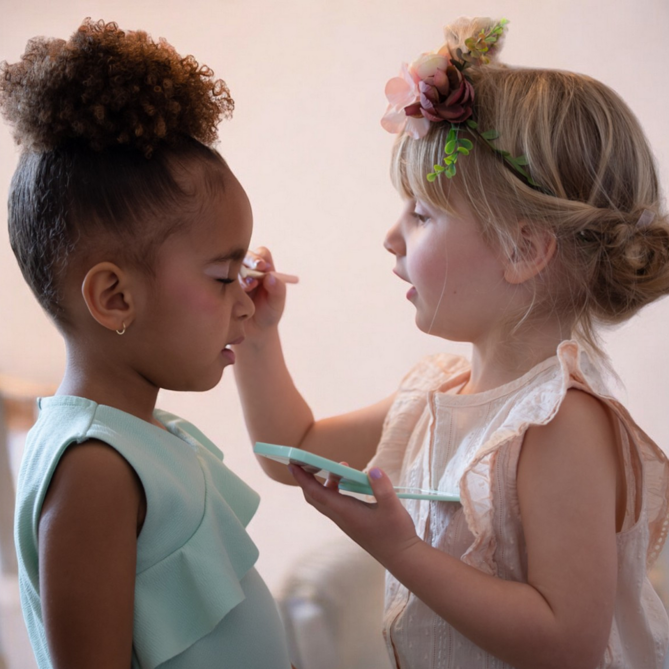 Kids' vanity case with Vegan eyeshadow palette and brush