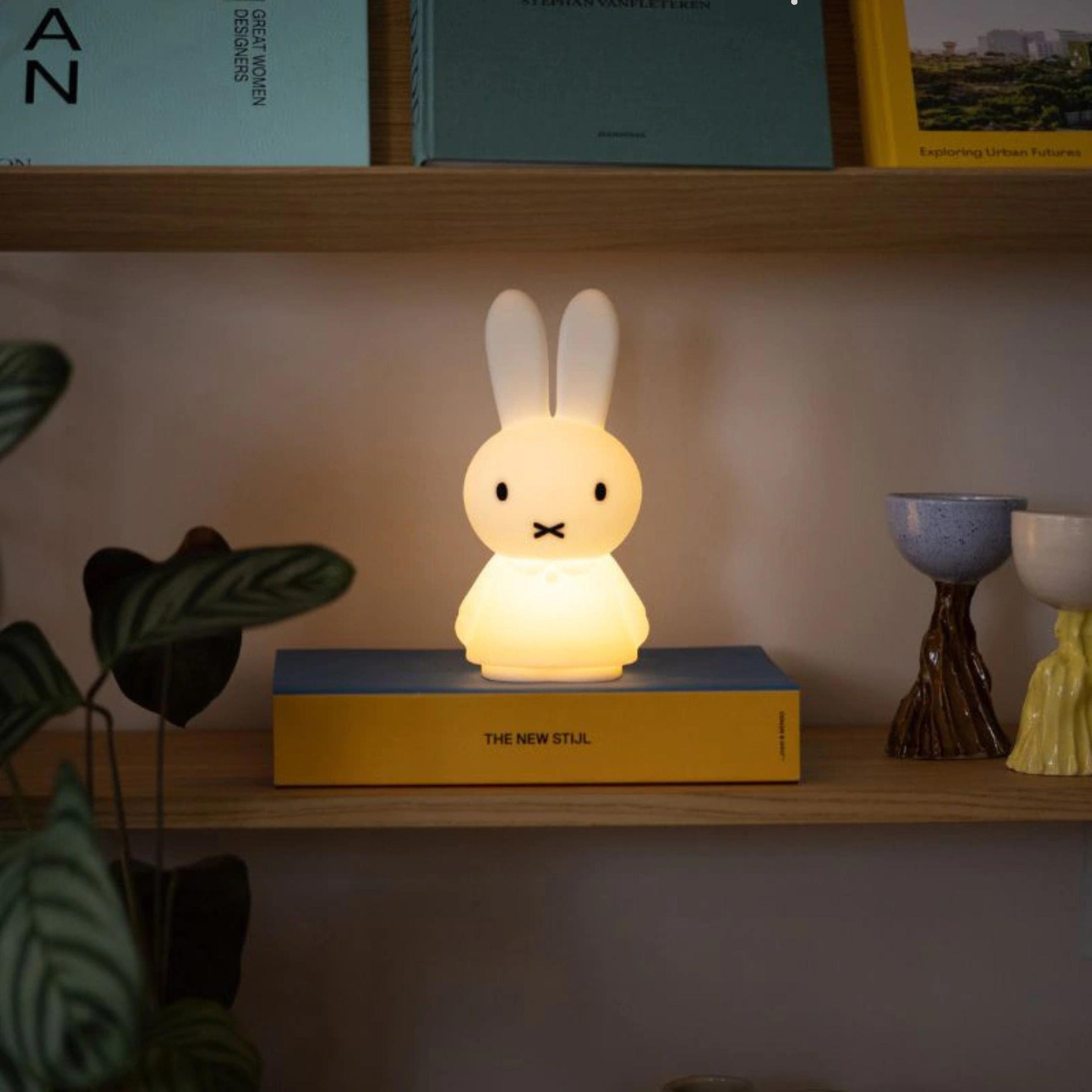 Παιδικό φωτιστικό νυκτός Miffy Shines