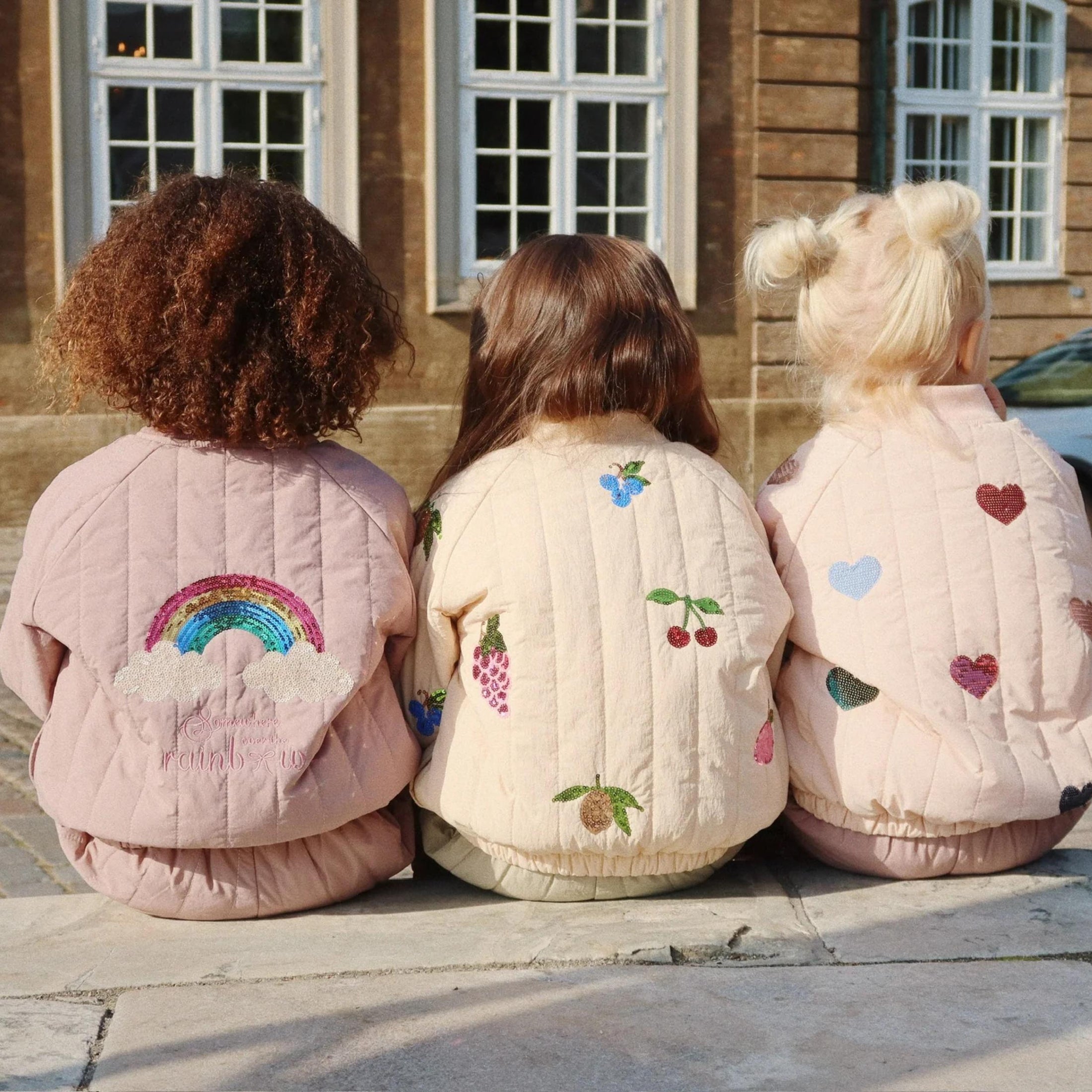 Παιδικό μπουφάν bomber με σχέδιο Ουράνιο Τόξο