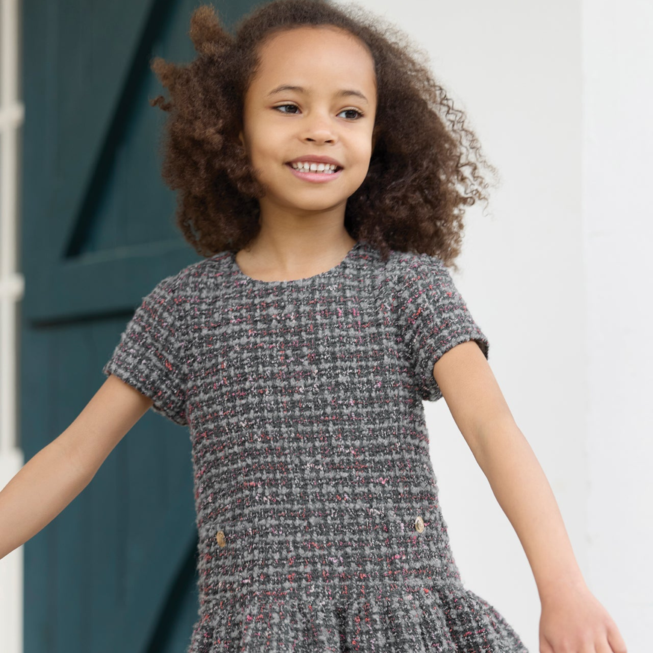 Παιδικό φόρεμα τουίντ με χρυσά κουμπιά