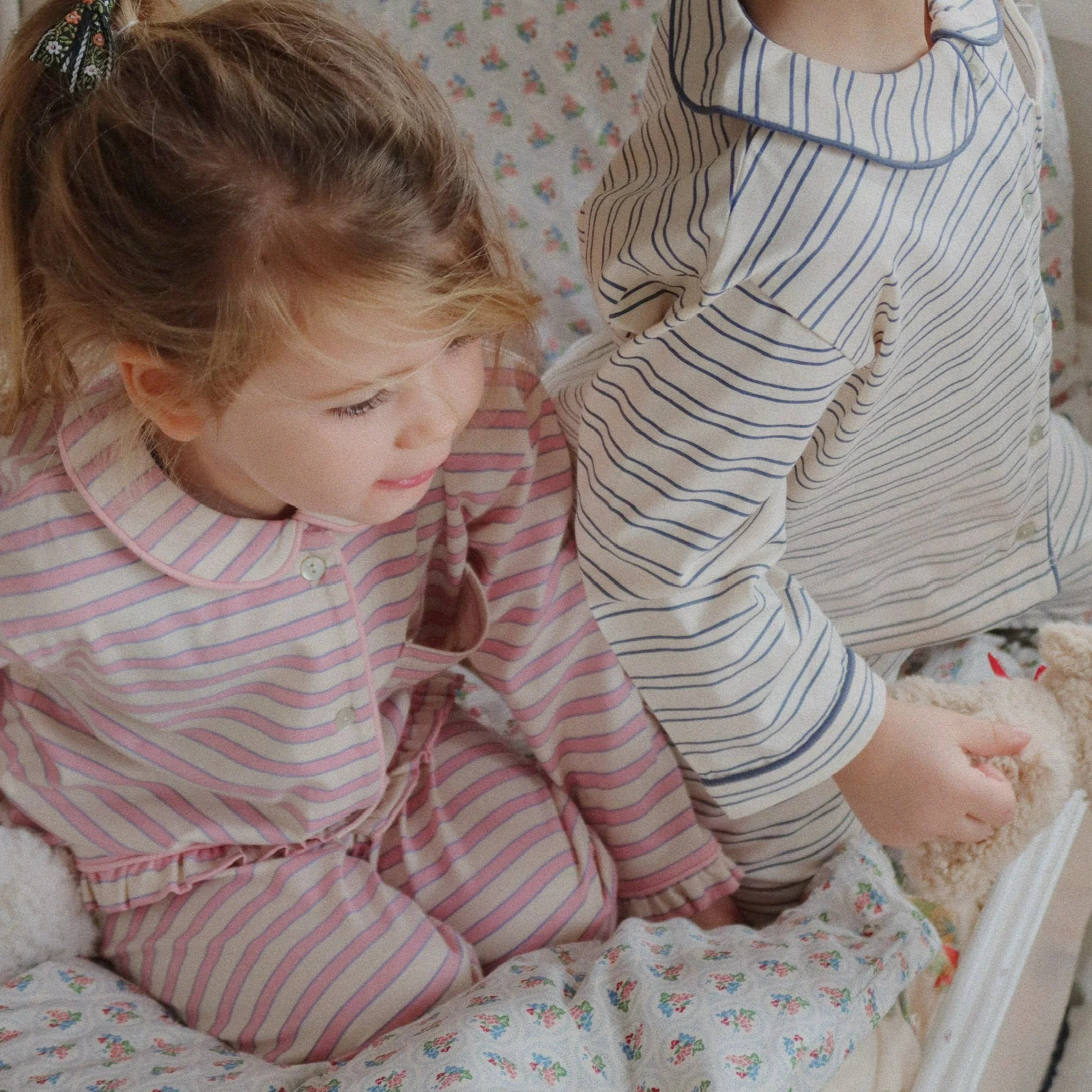 Παιδική πιτζάμα με μπλε ρίγα από βαμβάκι Konges Slojd