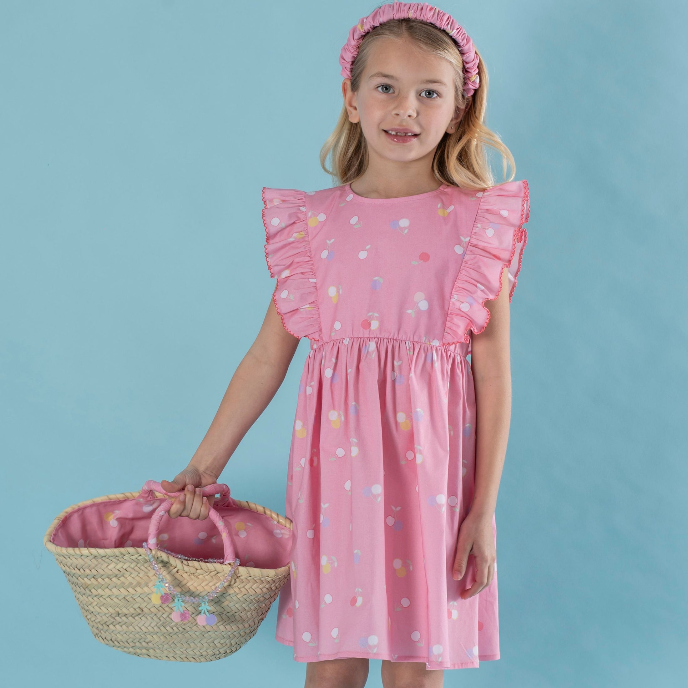 Παιδικό σετ ψάθινο καλάθι με πασχαλινή λαμπάδα Κεράσια Perle D'azur X Jomalmi Kids