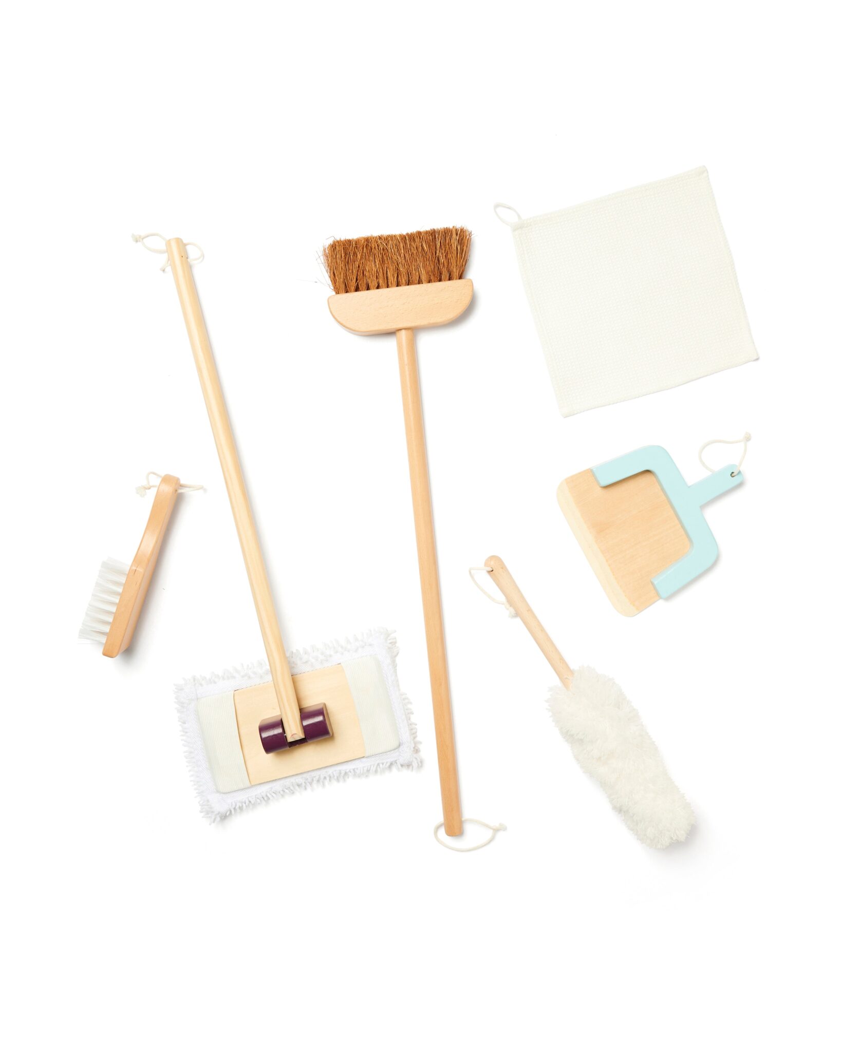 Wooden cleaning toy set