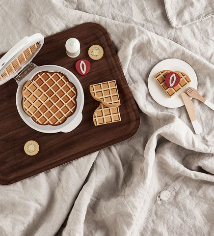 Children's wooden toy device for Waffles Bistrot