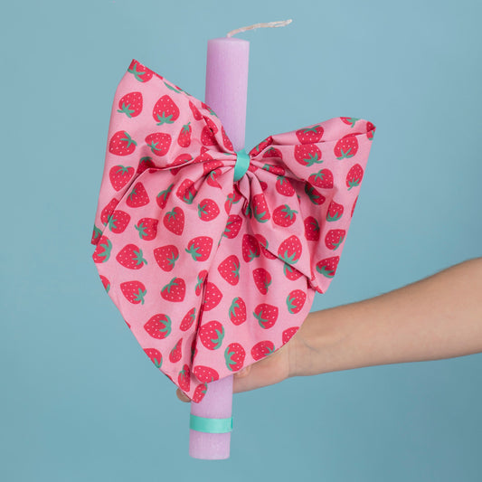 Παιδικό σετ ψάθινο καλάθι με πασχαλινή λαμπάδα Φράουλες Perle D'azur X Jomalmi Kids