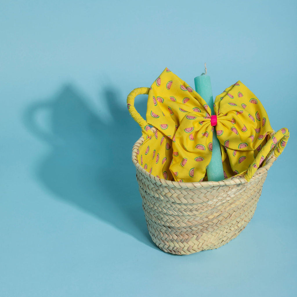 Παιδικό σετ ψάθινο καλάθι με πασχαλινή λαμπάδα Καρπούζια Perle D'azur X Jomalmi Kids