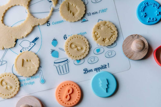 Children's silicone cookie making mats with accessories