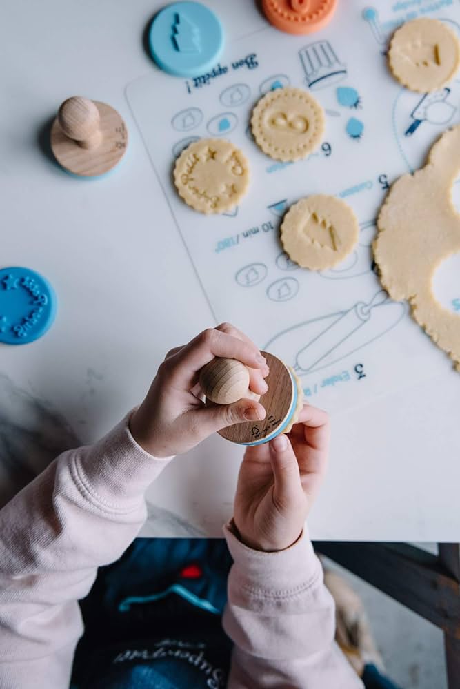 Children's silicone cookie making mats with accessories