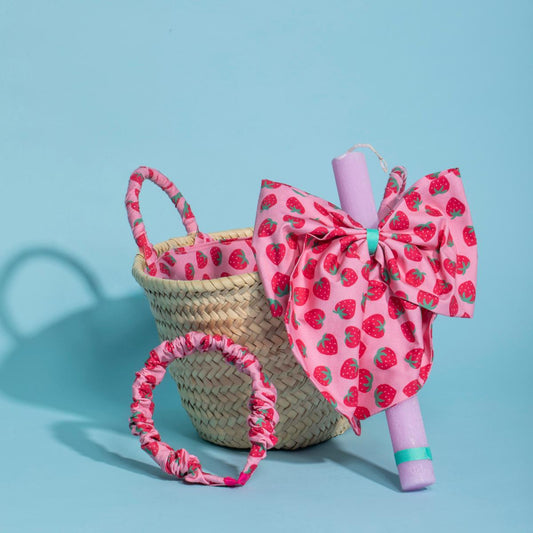 Παιδικό σετ ψάθινο καλάθι με πασχαλινή λαμπάδα Φράουλες Perle D'azur X Jomalmi Kids