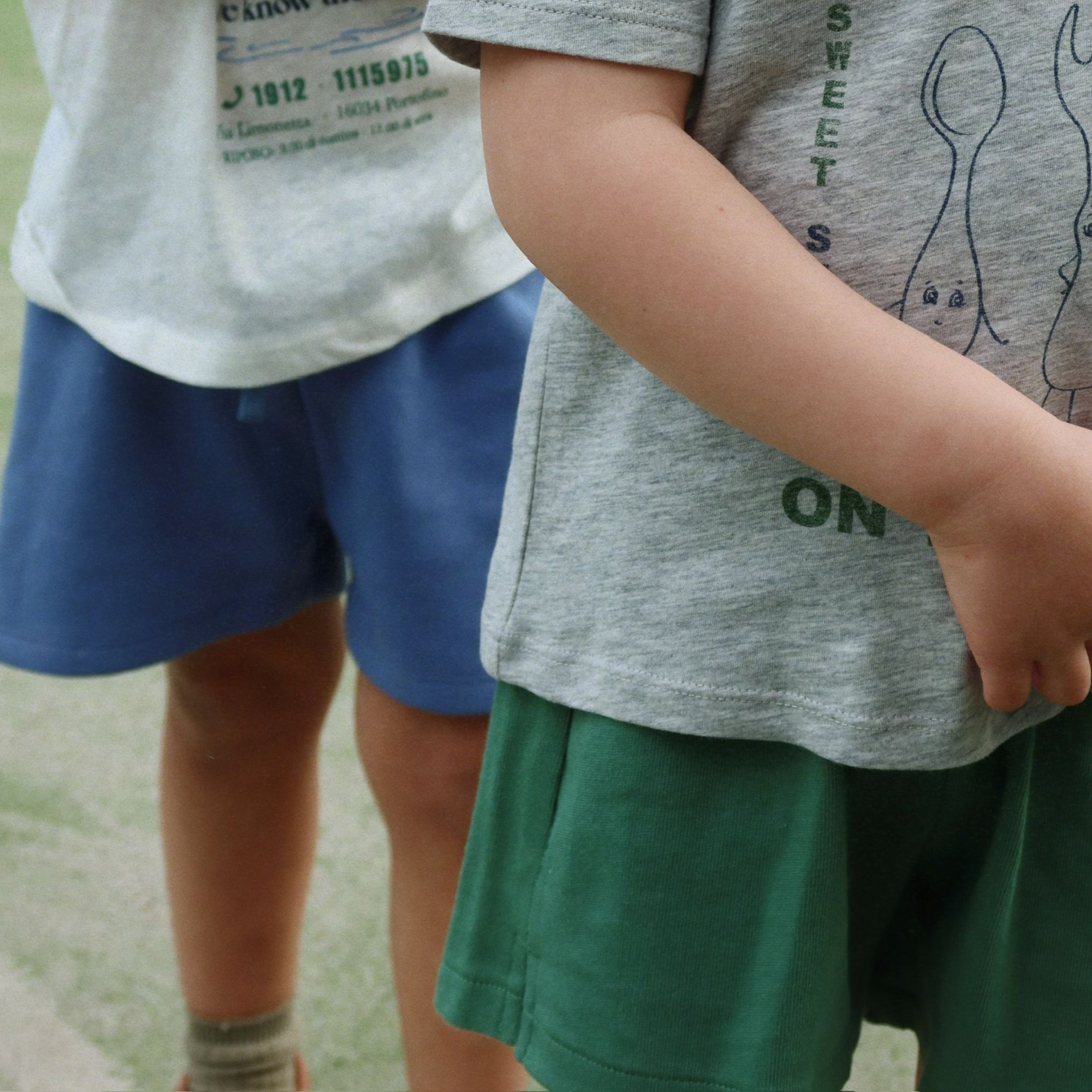 Παιδικό σορτσάκι φούτερ πράσινο Konges Slojd 